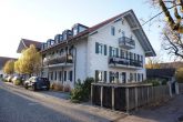 Helle und großzügige 4-Zimmer-Wohnung mit 3 Balkonen in Heimstetten - Ansicht Haus